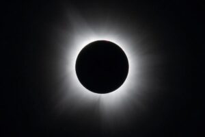 Confirmado: próximo eclipse solar vai fazer o dia virar noite durante 6 minutos; veja onde será visto