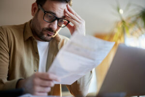Finanças: 53% dos trabalhadores chegam ao fim do mês sem dinheiro na conta, revela Serasa Experian
