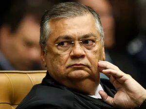 Sem citar Fachin, Dino critica ideia de encerrar inquérito de fake news